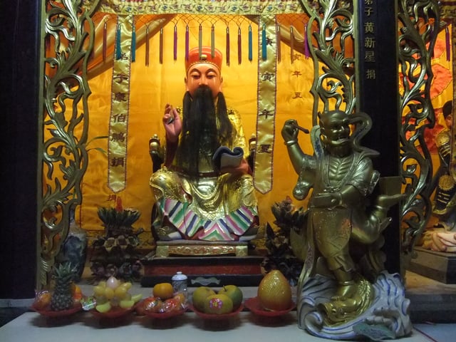 Zitong altar in a temple of Quanzhou, Fujian. To his left there is a statue of Kuixing.