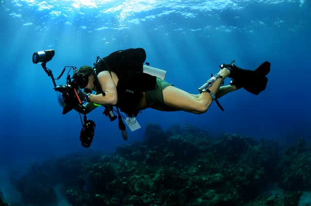 Combat Camera Underwater Photo Team – A US Navy diver during underwater photography training off the coast of Guantanamo Bay