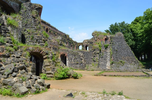 Ruins of the royal palace at Kaiserswerth: Archbishop Anno II of Cologne kidnapped Henry from here in 1062