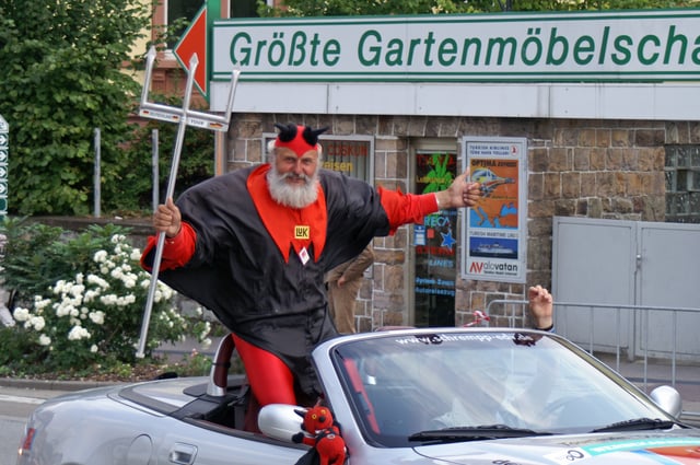 Part of the crowd during most days of the Tour is Didi Senft who, in a red devil costume, has been the Tour devil since 1993.