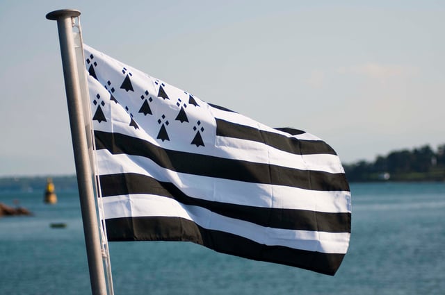 The modern flag of Brittany.