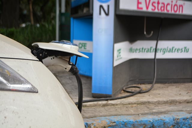 Nissan Leaf charging at a public station in Mexico City