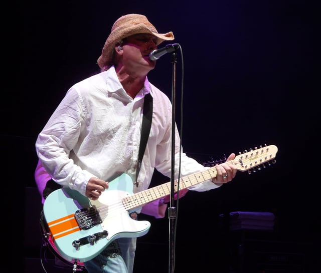Zander performing in Minneapolis, Minnesota in 2008