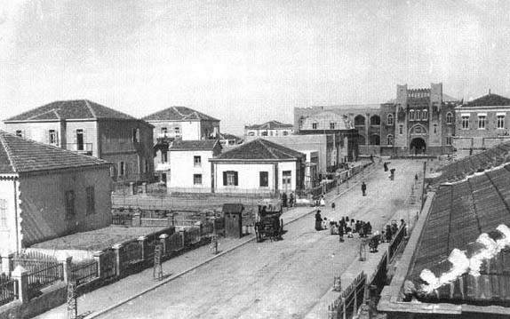 Herzl Street and the Herzliya Hebrew Gymnasium in 1913