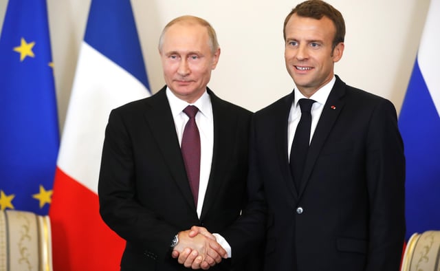 Macron with Russian President Vladimir Putin at the St. Petersburg International Economic Forum on 24 May 2018