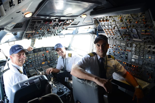 Three-crew cockpit