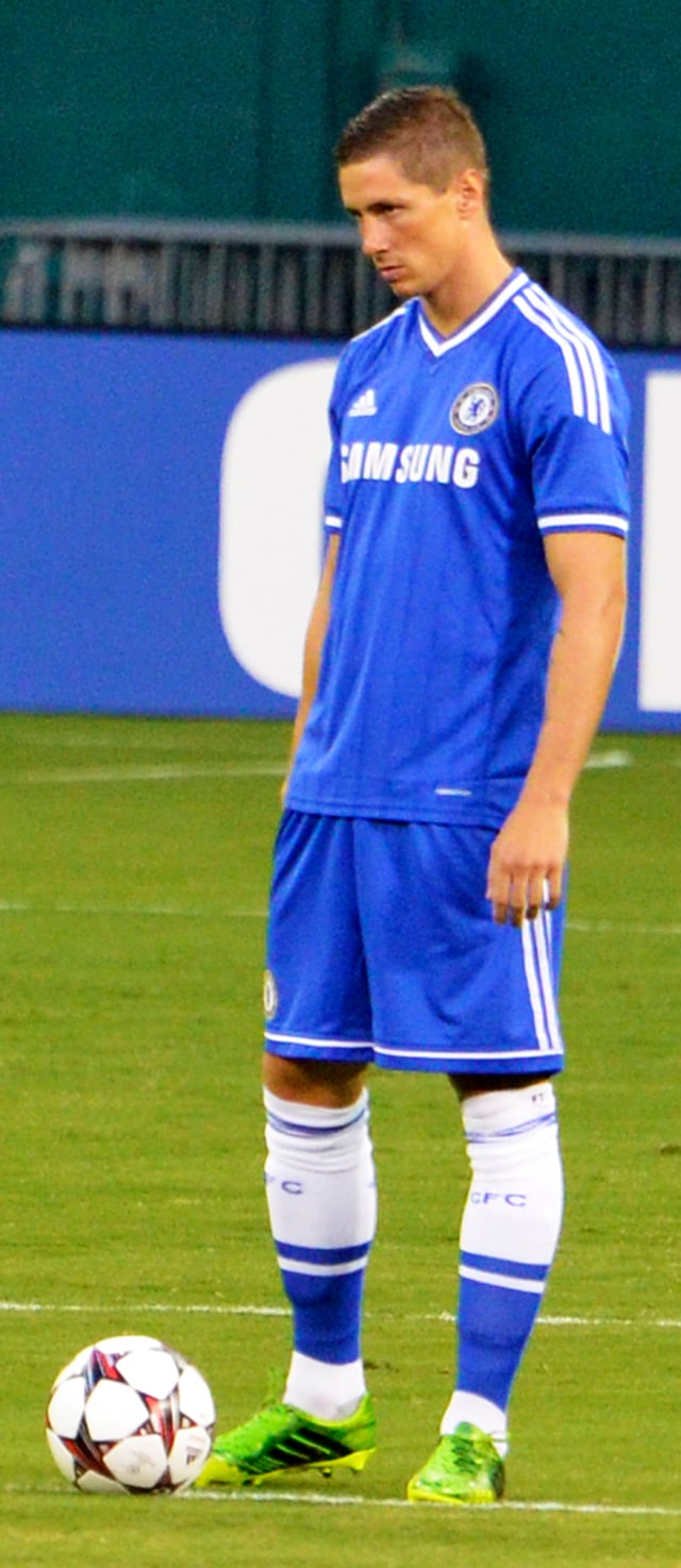 Torres playing for Chelsea in 2013