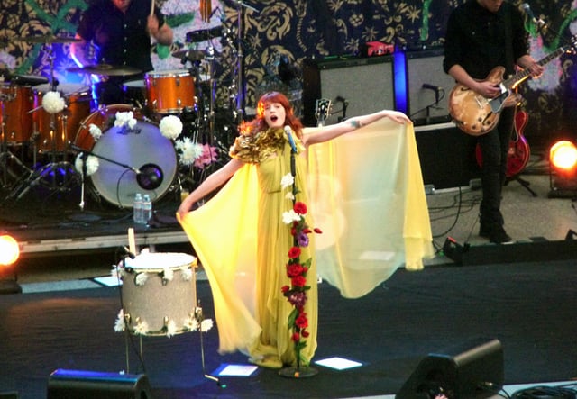 Welch singing at the Berkeley Greek Theater on the Lungs Tour, 2011