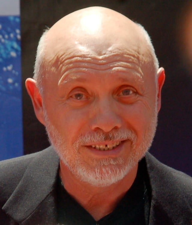 Héctor Elizondo made his debut this season as Dr. Neven Bell after the death of Stanley Kamel