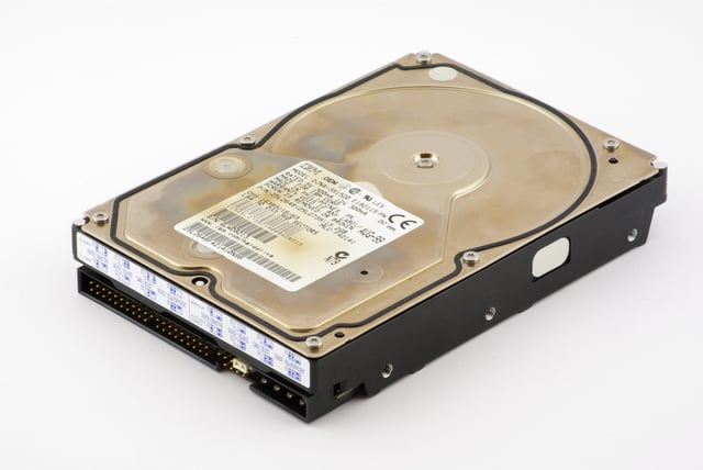 15 GiB PATA hard disk drive (HDD) from 1999; when connected to a computer it serves as secondary storage.