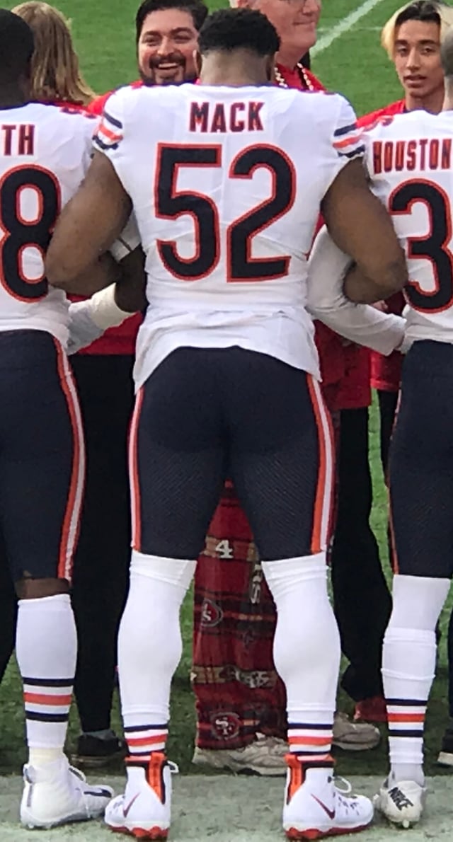 Mack before a game against the San Francisco 49ers