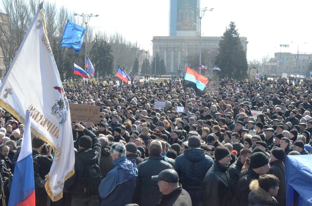 Pro-Russian protesters in Donetsk, 8 March 2014