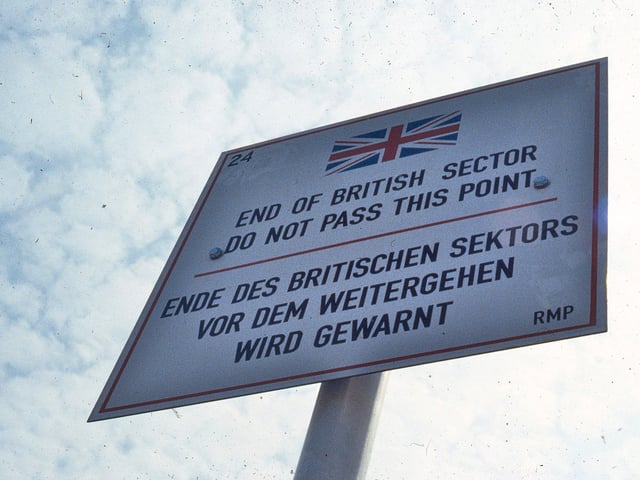 Road sign delimiting the British zone of occupation in Berlin, 1984