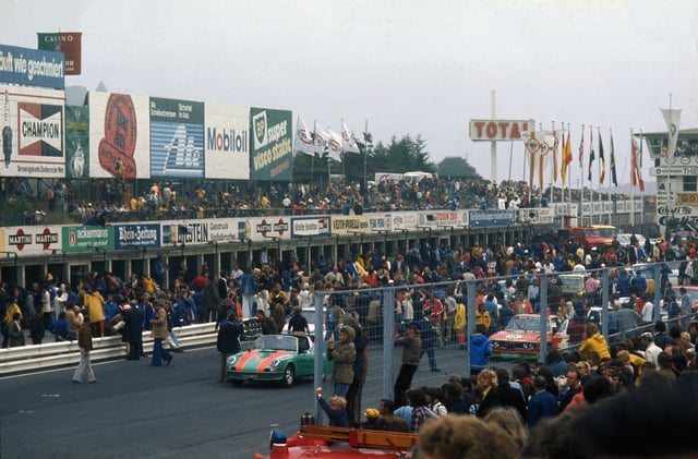 The crowd at the start of the 1973 event