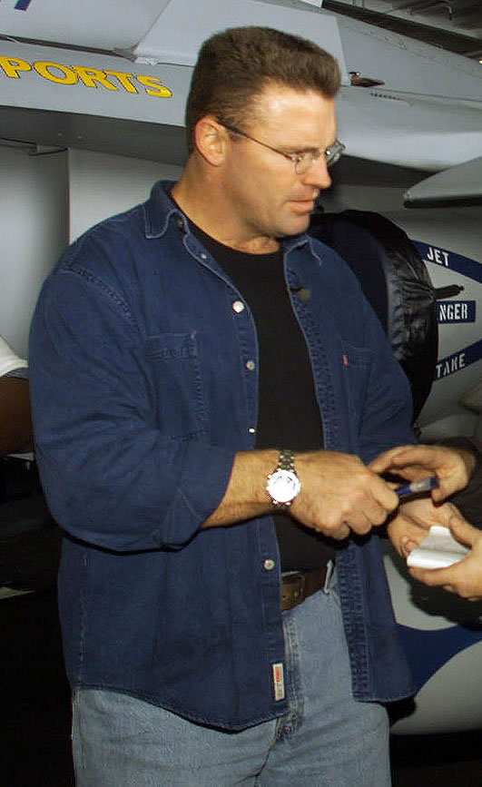 Raiders Hall of Famer Howie Long