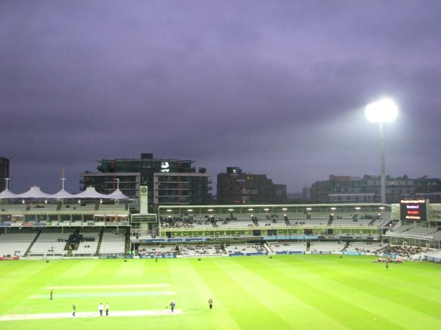 Twenty20 match at Lord's: Middlesex vs Kent, 27 May 2009