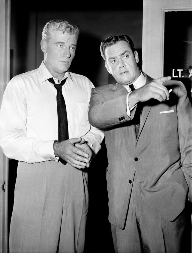 Hopper and Raymond Burr in the Perry Mason episode, "The Case of Paul Drake's Dilemma" (1959)