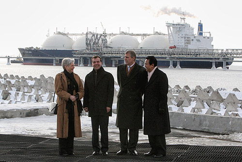 Prince Andrew, Russian President Medvedev and Japanese PM Tarō Asō visit the Sakhalin-II oil and gas project in the Russian Far East, 2009