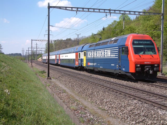 S3 service to Dietlikon, at Hürlistein