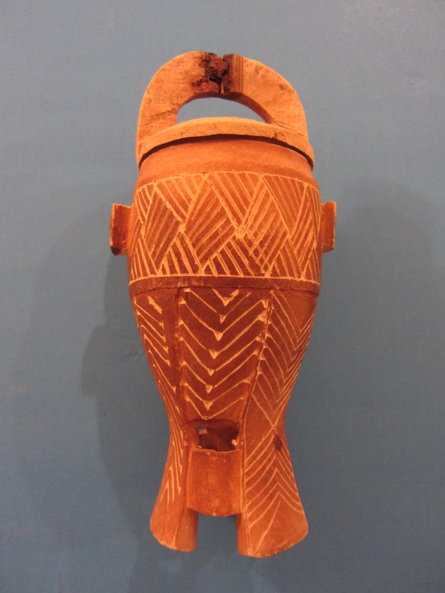 Traditional wood-carved jar from Oue'a in the Tadjourah region.