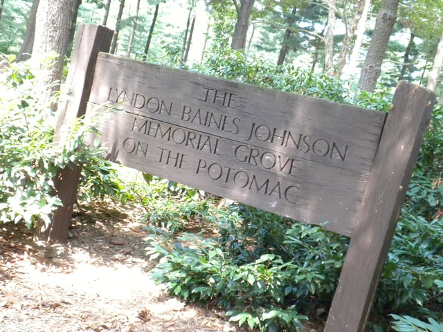 Entrance to the Lyndon Baines Johnson Memorial Grove on the Potomac