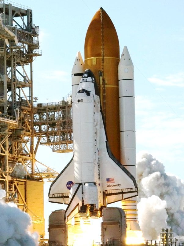 rightLaunch of a Space Shuttle in 2008