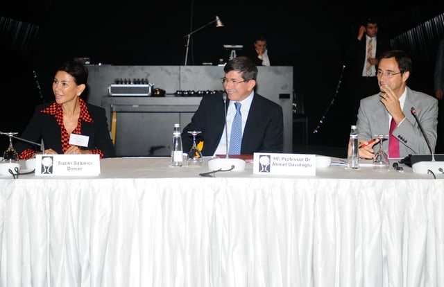 Davutoğlu (C) at the Chatham House International Roundtable, İstanbul, September 2012 with Suzan Sabancı Dinçer (L) and Dr Robin Niblett (R)