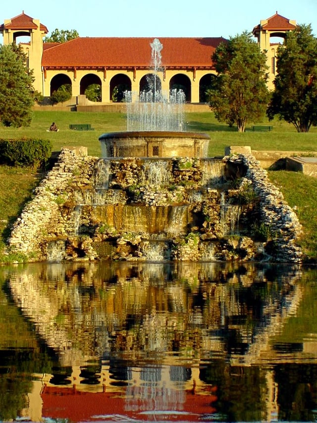 Forest Park features a variety of attractions, including the St. Louis Zoo, the St. Louis Art Museum, the Missouri History Museum, and the St. Louis Science Center.