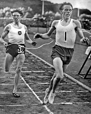 Arne Andersson (left) and Gunder Hägg (right) broke a number of middle distance world records in the 1940s.