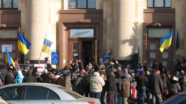 Pro-Ukrainian protesters in Kharkiv, February 2014