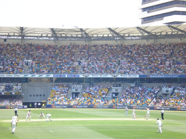 Shane Warne bowling to Ian Bell on day four.