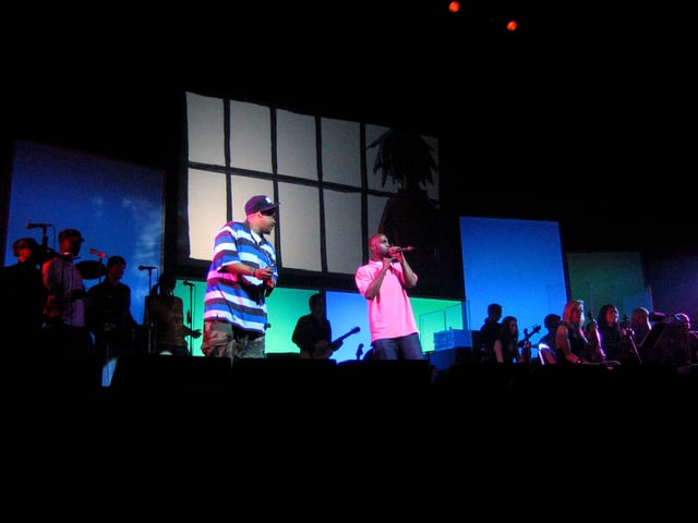 De La Soul performing "Feel Good Inc." with Gorillaz at the Demon Days Live concert in Manchester, England