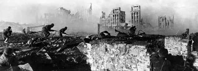 Red Army soldiers on the counterattack during the Battle of Stalingrad, February 1943