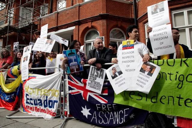 Demonstration outside the Ecuadorian embassy to free Assange, 16 June 2013