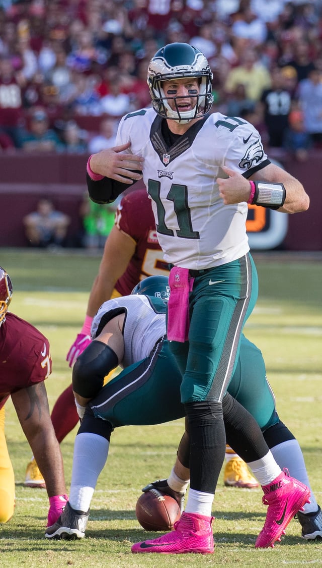 Wentz playing against the Washington Redskins in 2016