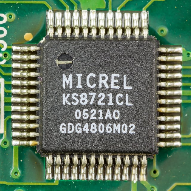Micrel KS8721CL - 3.3V Single Power Supply 10/100BASE-TX/FX MII Physical Layer Transceiver