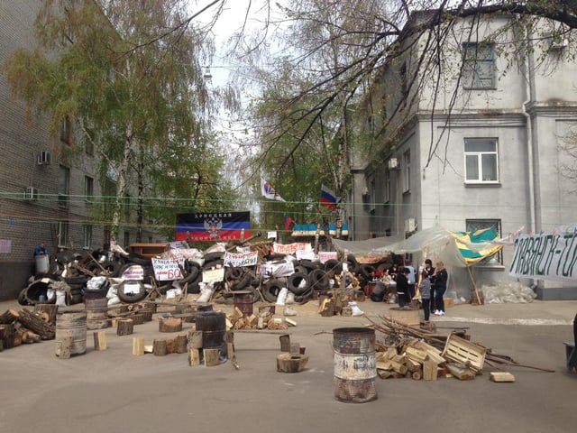 Barricade in Sloviansk, 23 April 2014