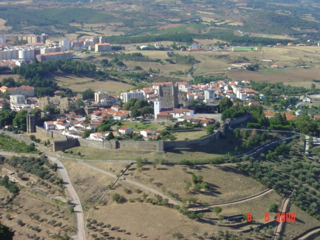 A perspective of the settlements around the base of the Castle of Bragança