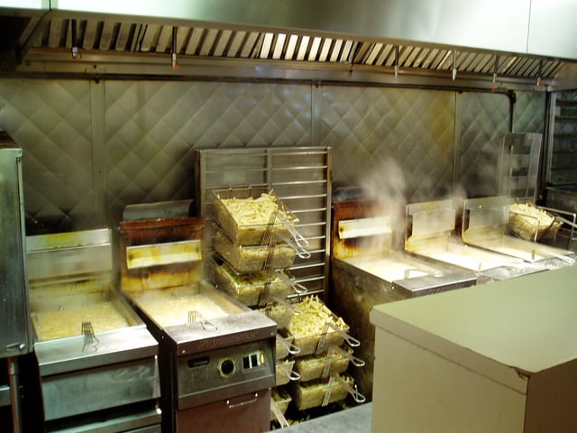French fry production with thermostatic temperature control, at a restaurant
