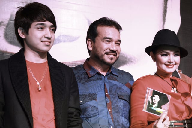 Siti Nurhaliza with her husband, Datuk Seri Khalid and her stepson, Adib Khalid at the launching of All Your Love.