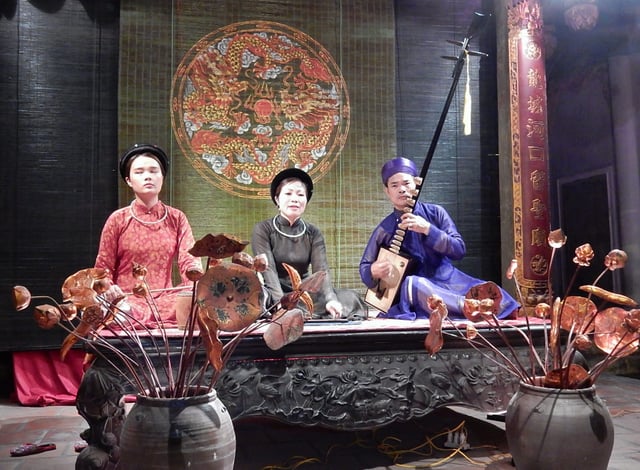 Ca trù trio performance in northern Vietnam