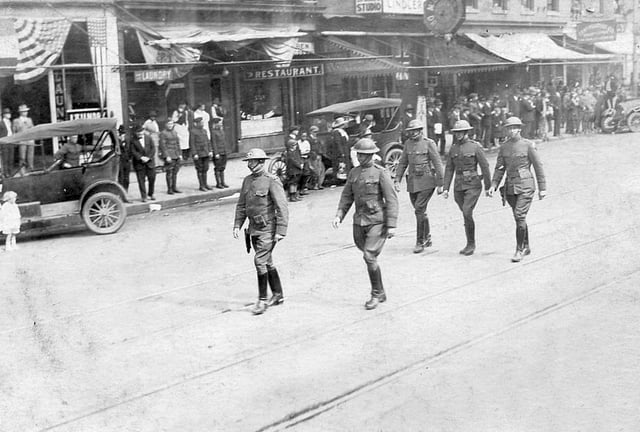 Troops returning from WW I march through Columbia, April 1919
