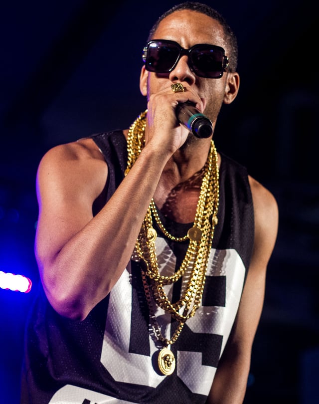 Ryan Leslie performing at the Manifesto 8th Year (2014) in Toronto.