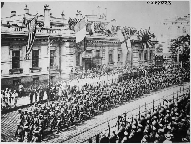 Allied troops parade through Vladivostok in armed support of the anti-communist White Army, September 1918