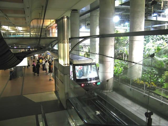 A train on line 14, direction Olympiades, at Gare de Lyon.