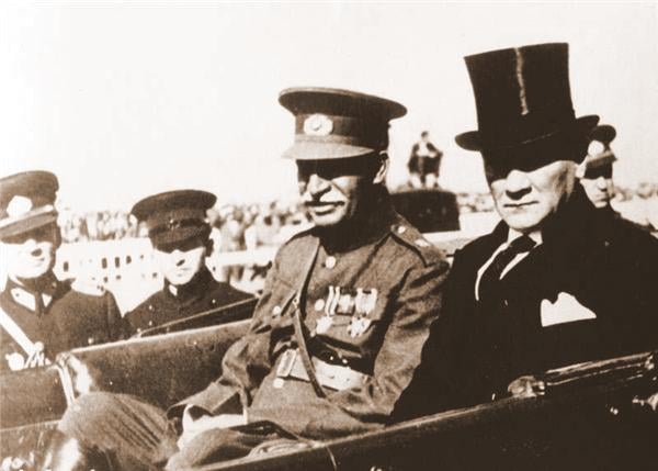 Reza Shah with president Mustafa Kemal Atatürk of Turkey