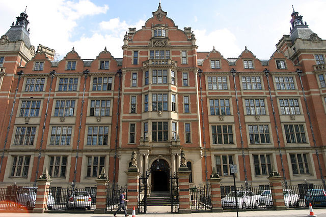 32 Lincoln's Inn Fields houses the Department of Economics and the International Growth Centre