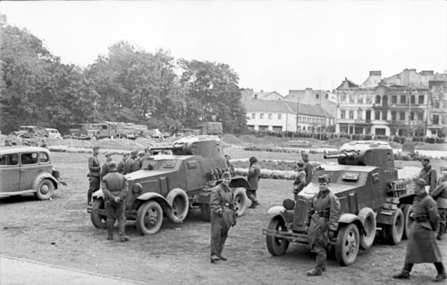 Soviet and German soldiers in Lublin