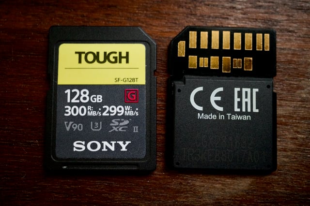 The front and back of the Sony 128GB SF-G Tough Series UHS-II SDXC Memory Card.