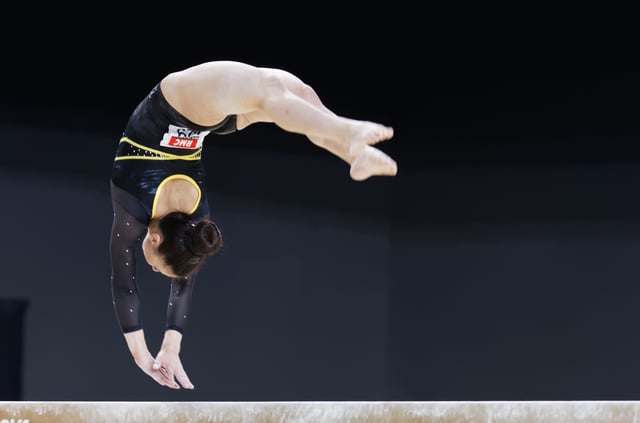 Fragapane on balance beam at the 2015 European Championships